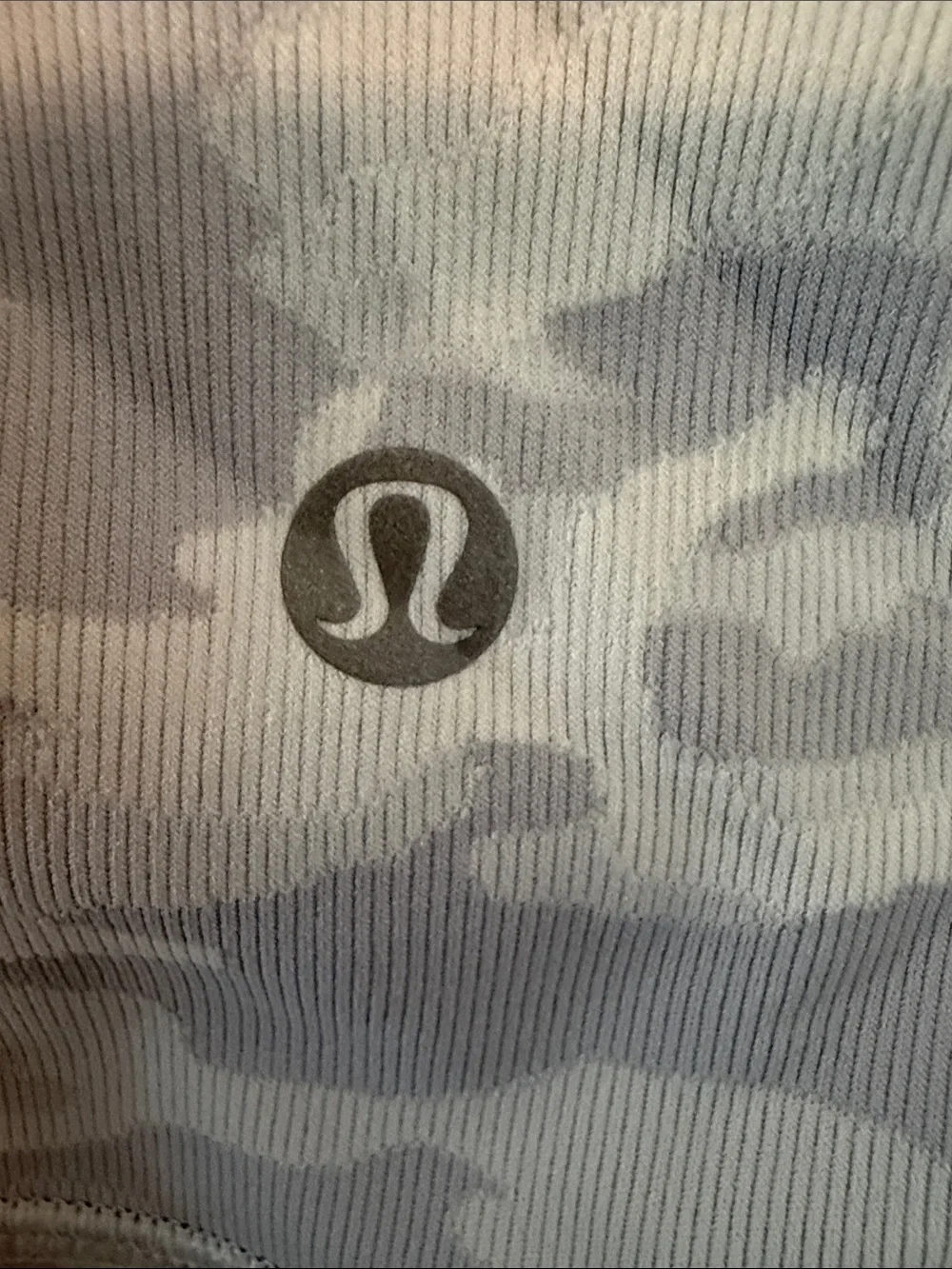 Lululemon Women’s Light Gray & White Camo Leggings Like New Condition Size 8